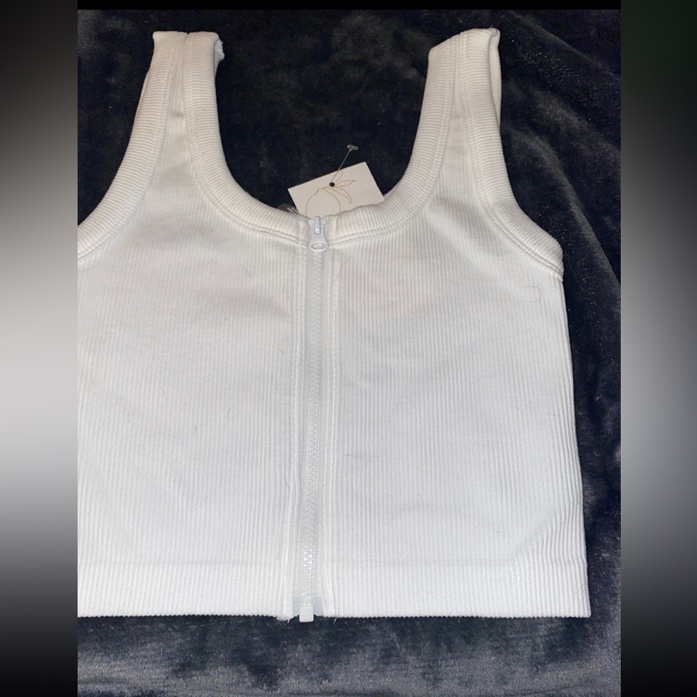 NWT- Dynamic- White crop tank top